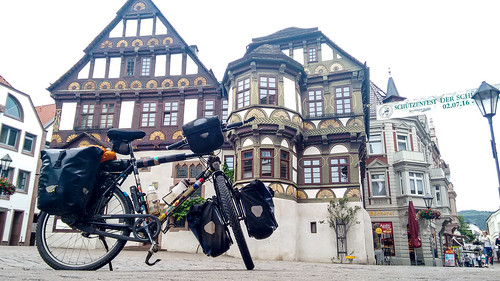 bicycle cycletouring cyclotourisme europe freewheelycom germany houses höxter jbcyclingnordkapp