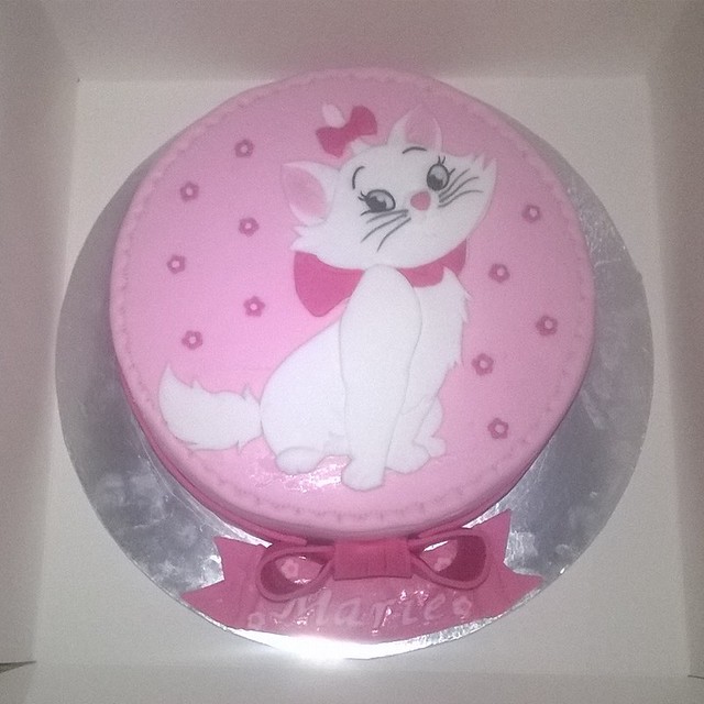 Marie Cat Cake by Keeley Bond of Keeleys cakes hucknall