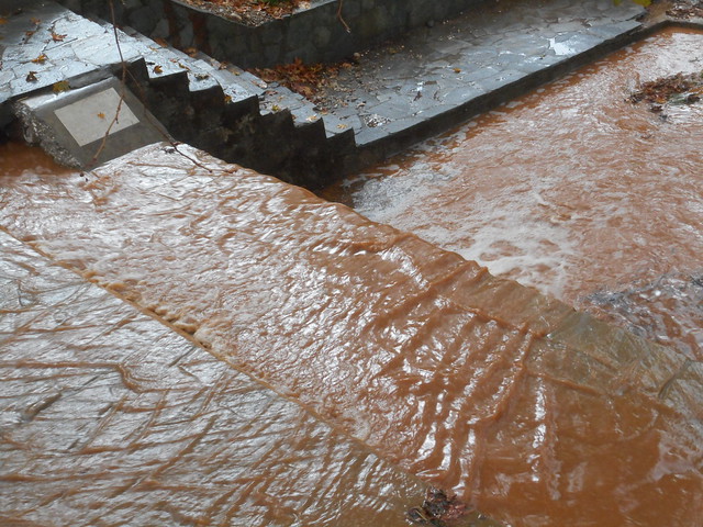 Η πρώτη δυνατή βροχόπτωση το φετινό φθινόπωρο στην Ψίνθο