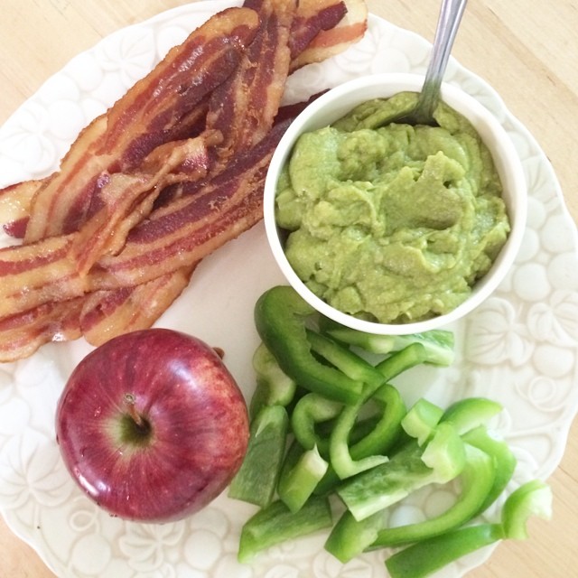 Day 30, #whole30 - lunch (bacon, guacamole, bell pepper, & apple)