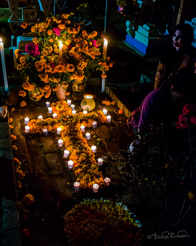 cemetery mexico oaxaca diademuertos candels ofrenda sdosremedios size5x4 ©stevendosremedios santamaríaatzompa