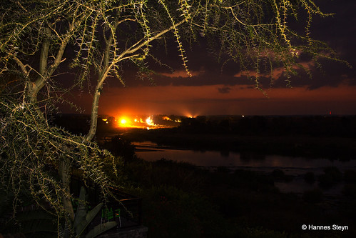 africa sunset red sky sun nature water canon southafrica landscapes scenery dusk lodge rivers mpumalanga crocodileriver ngwenya 550d ngwenyalodge hannessteyn canon550d eosrebelt2i tamronsp2470mmf28divcusd