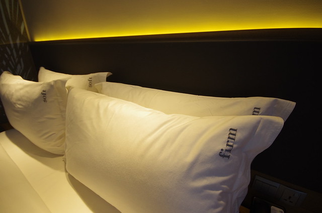 firm and soft pillows - holiday inn express singapore orchard road