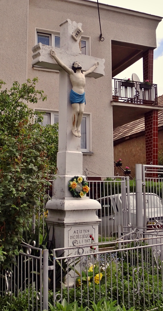 Kríž v centre obce