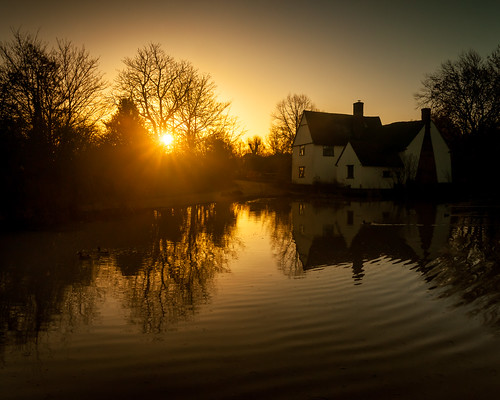 england water sunrise canon reflections landscape dawn suffolk day unitedkingdom clear lensflare flare ripples nationaltrust goldenhour eastanglia millpond flatford johnconstable thehaywain canonef1740mmf4l willylottscottage 1740mmf4lusm willylott canon5dmkii