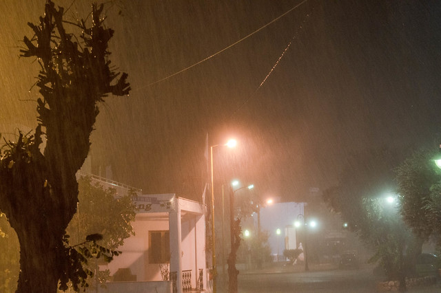 Η πρώτη δυνατή βροχόπτωση το φετινό φθινόπωρο στην Ψίνθο