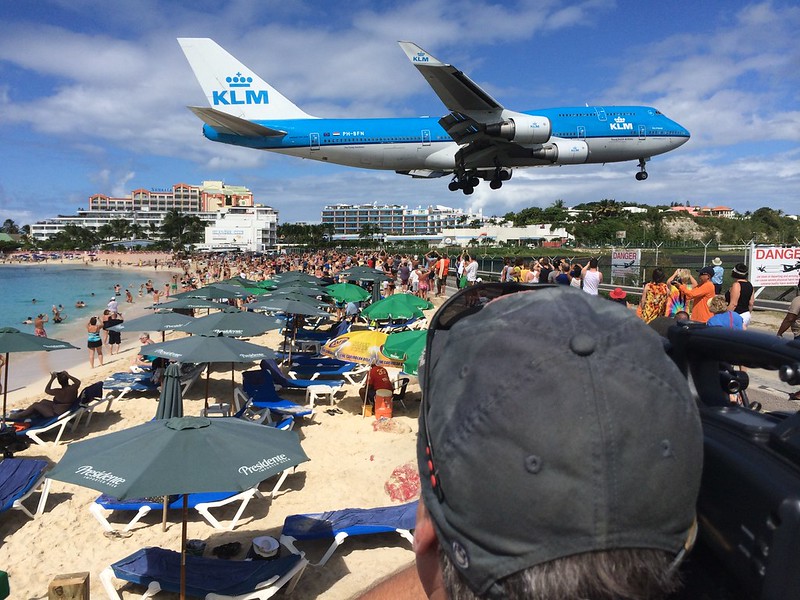 Cameraman Dave Purdy Records a 747 Landing Over Maho Beach 2