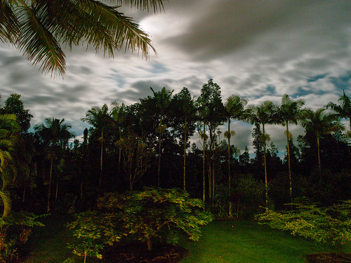 moon night clouds hawaii bedandbreakfast puna halemoana