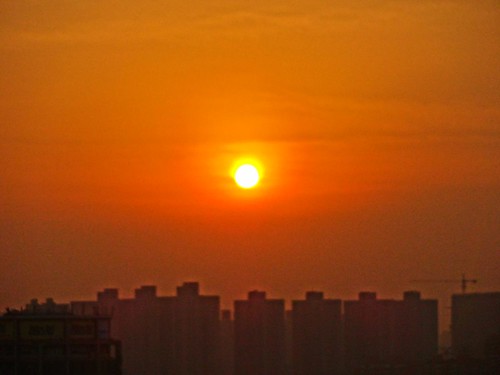 china morning sky orange sun sunrise shanghai air saturday pollution dull pm25 131217