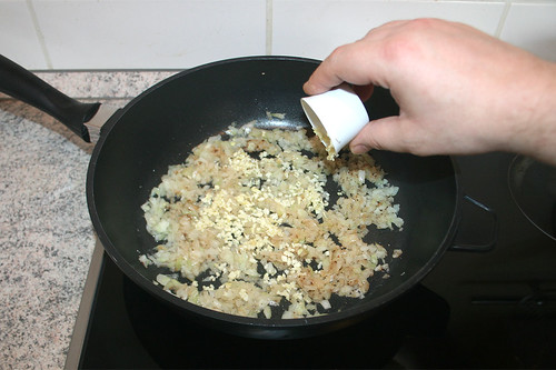 31 - Knoblauch addieren / Add garlic