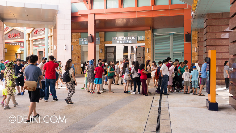 Universal Studios Singapore - Park Gate Crowds