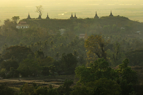 sunset landscape outdoors pagoda nikon asia southeastasia d70 burma buddhism myanmar asie paysage coucherdesoleil bouddhisme pagode birmanie mrauku rakhinestate myohaung asiedusudest pascalboegli