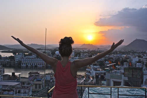 Lina salutes Udaipur's sunset