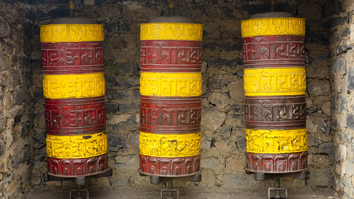 nepal buddhism spirituality himalaya kloster monastry prayerwheels muktinath buddhismus gebetsmühlen