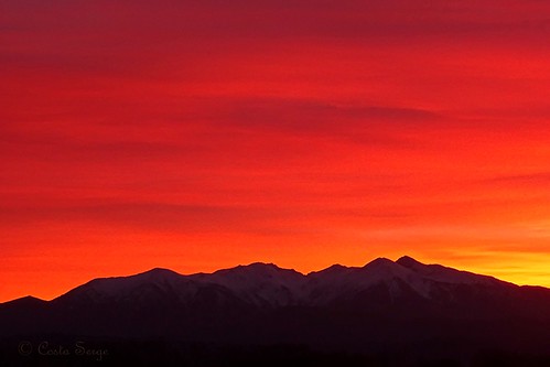 coucherdesoleil sunset noël crhistmas soir evening canigou montagne mountain ciel sky color couleur sony massif massifducanigou pyrénées red rouge clouds