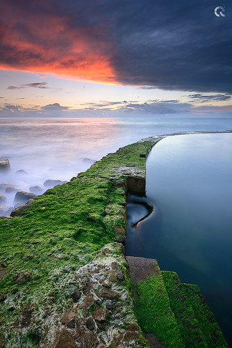 ocean blue sunset red seascape green portugal pool wall path sintra edge nikkor d800 1635 azenhasdomar cresende