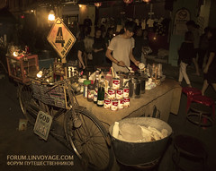 Coffee maker at night Talang street, Phuket          XOKA8748bS-SEP