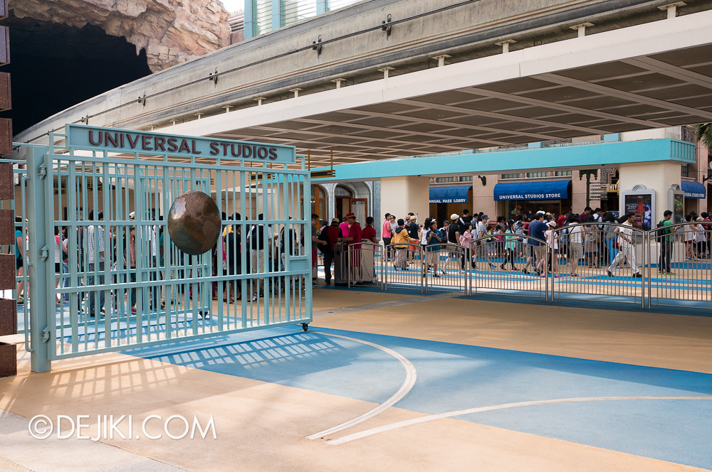 Universal Studios Singapore - Park Gates
