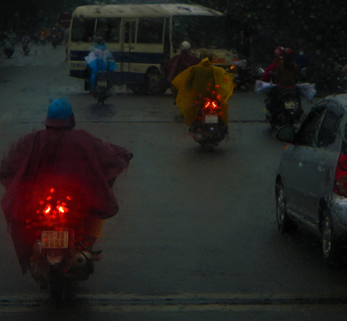 leaving rainy Hue as seen through the bus window