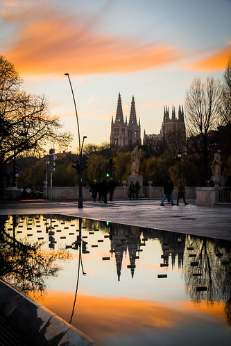 sunset sol water fountain clouds de atardecer agua fuente catedral ciudad nubes reflejo museo puesta burgos naranja meh reflejos tufototureto