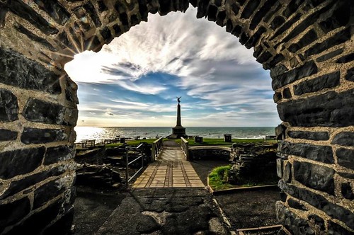 sea castle water wales seaside nikon ruins view vista seafront viewpoint castell lookingout aberystwythcastle d5000 aberystwythwarmemorial aberystwythcastell
