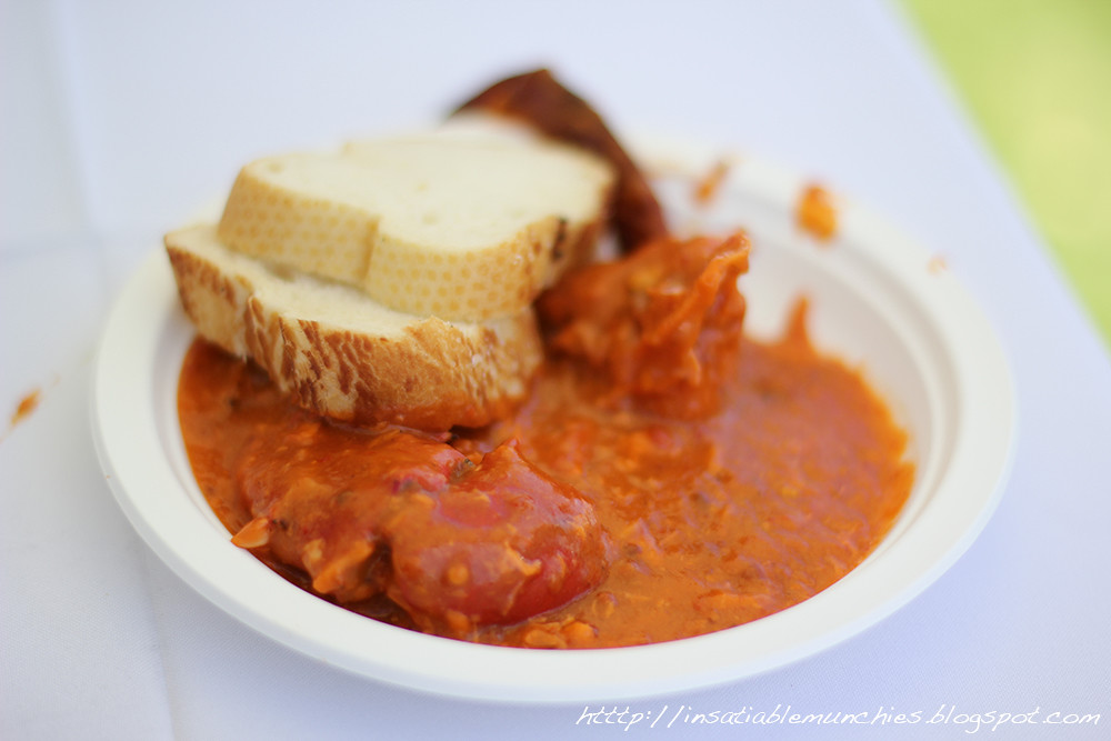 Singapore Chilli Crab with french baguette on the side