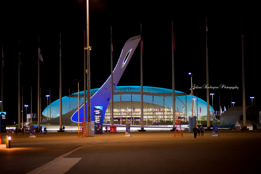 Олимпийский парк часы работы. Олимпийский парк Сочи. Олимпийский парк Сочи ночью. Олимпийский парк Сочи 2014. Олимпик парк Сочи.