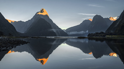 southisland newzealand nz mitrepeak milfordsound mountains sunrise light