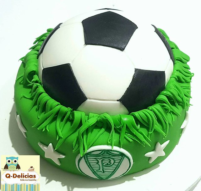 Soccer Ball Cake by Q-Delícias
