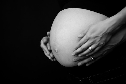 【出産準備】初産の妊婦さん必見！出産準備グッズは100均でそろえようのタイトル画像