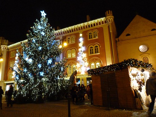 Puestos y árbol de Navidad en la Plaza de la República (Praga)