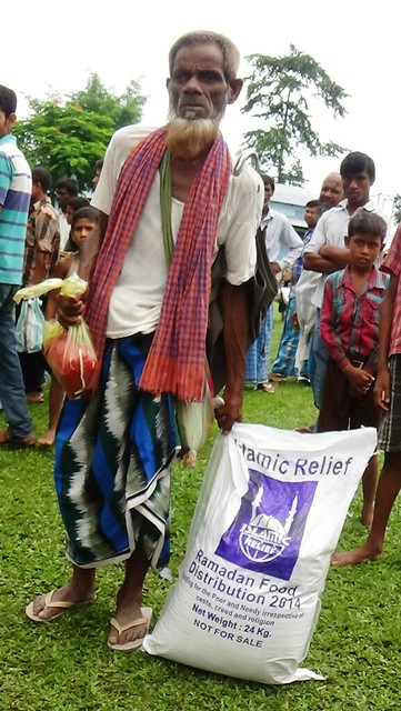 Anfar Foundation distributes food packets on Ramadan in Assam