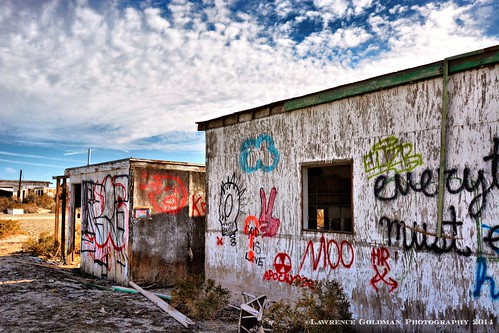 california building abandoned grafitti shack 500views imperialcounty saltonseamarina