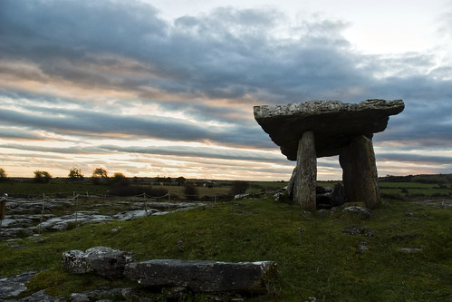 ireland clare burren dolmen westireland poulnabrone clarecounty irishlandscape poulnabronedolmen pollnambrón