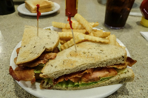 brooklyniowa countrypriderestaurant food blt sandwich fries sonyrx100ii