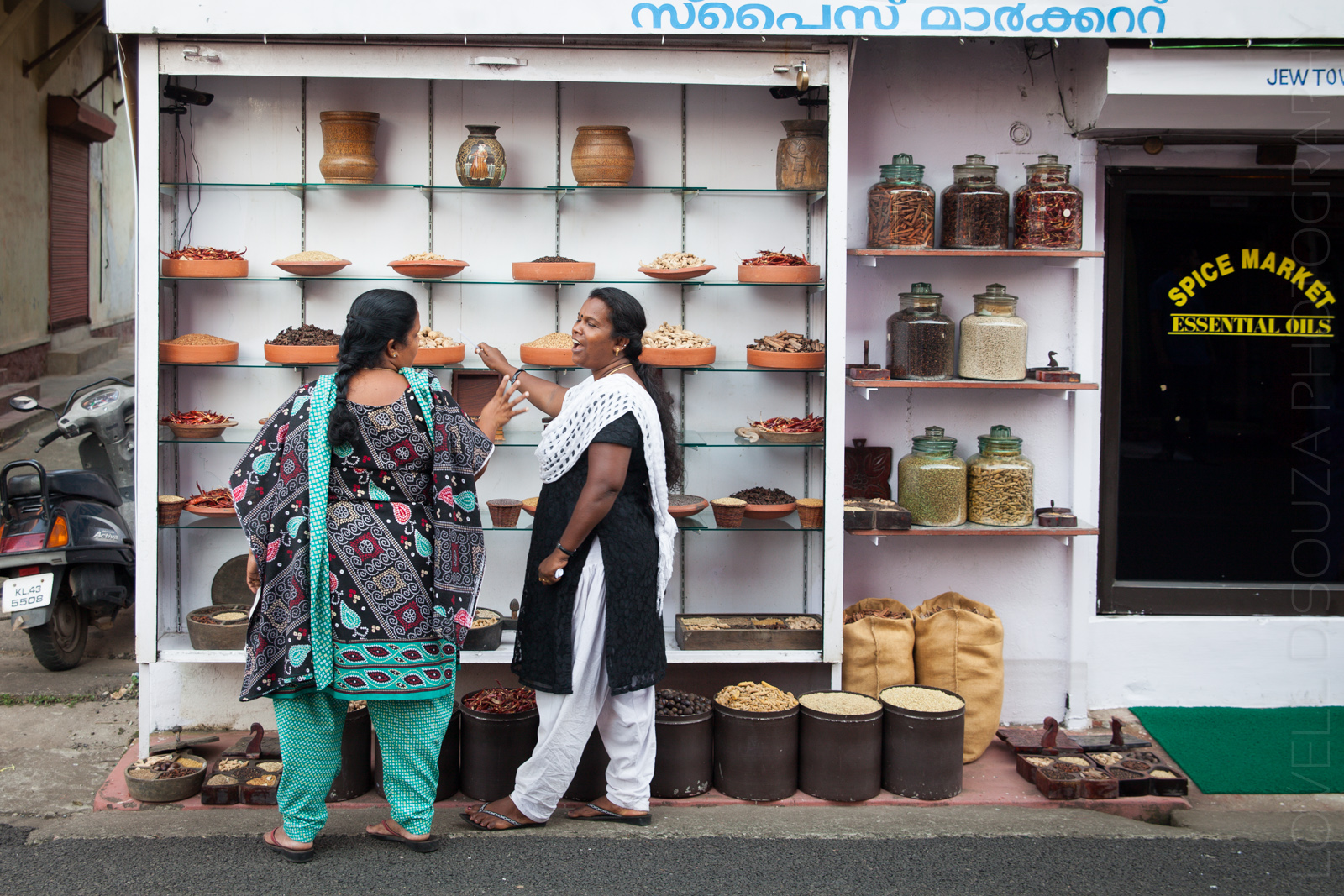 Women at a spice store, Jew Town