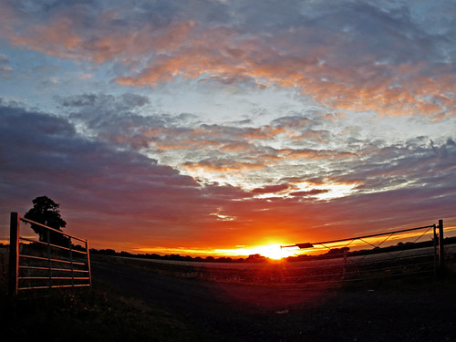 sunset sky cloud sun silhouette clouds bedford gate bedfordshire felton lumen damncool farmtrack robertfelton