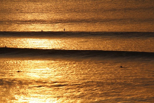 bali 2013 bukit bingin thetemplelodge geckosuite sunset waves surf surfing evening set people orange light water ocean sea glistening silhouette lines