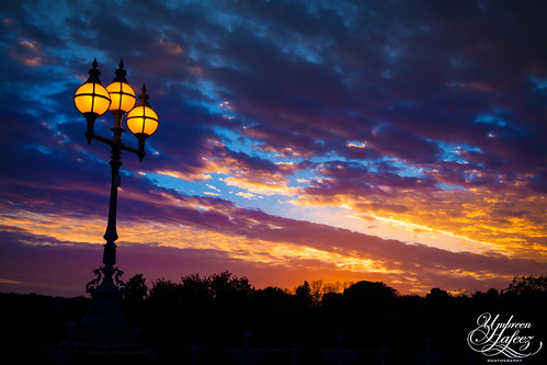 city uk light sunset england color colour london lamp clouds ally europe colours post palace lamppost gb alexander pally