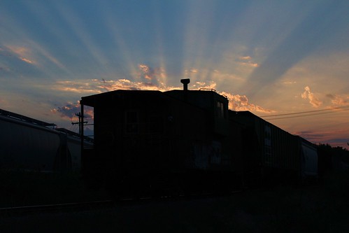 sunset illinois trains caboose crepuscularrays ladd burlingtonnorthern