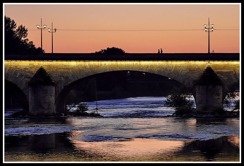 eau lumière silhouettes ciel pont loire reflets fleuve orléans éclairage passants loiret pontroyal heurebleue régioncentre nikond90