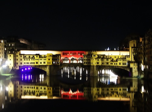 Ponte Vecchio illuminato a festa