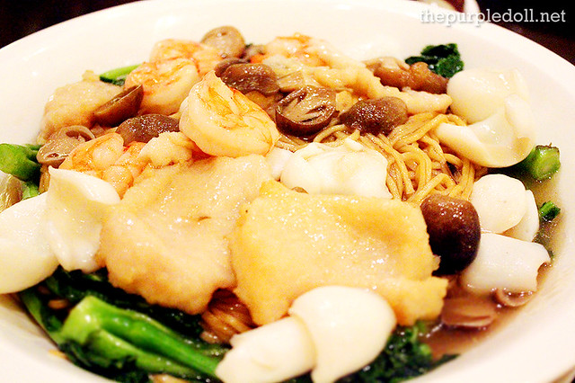 Braised E-Fu Noodles with Seafood