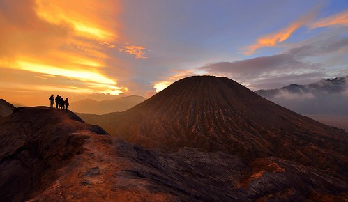 sunset indonesia volcano java nationalpark mount bromo active batok bromotenggersemeru