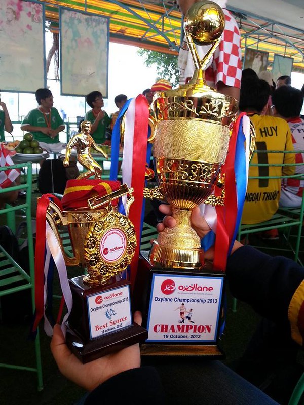 Với chiếc cúp vô địch giải bóng đá Oxylane Championship 2013 