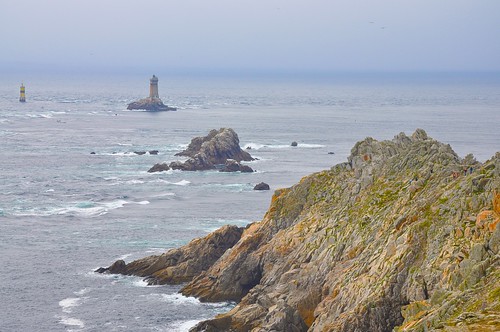 ocean lighthouse france brittany bretagne atlantic finistère pointeduraz pharedelavieille plogoff