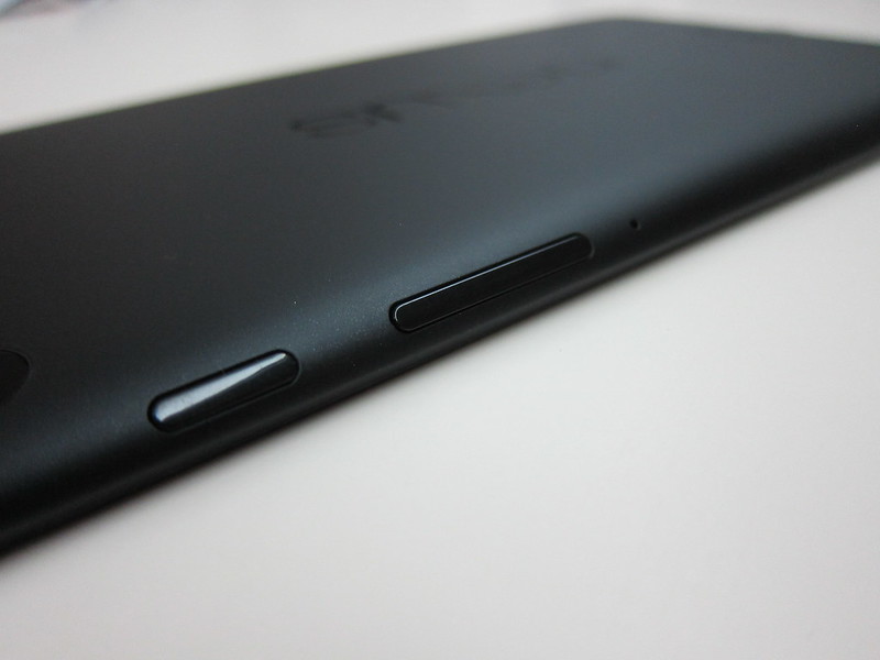 Nexus 7 (2013) - Right Side