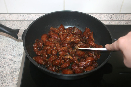 23 - Mariniertes Schweinefleisch hinzufügen / Add marinated pork
