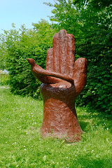 Sculpture dans le labyrinthe - Photo of Mesnières-en-Bray