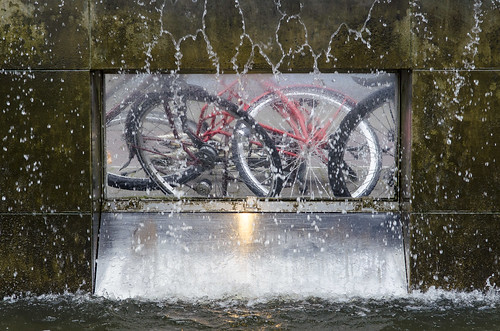 water view bikes bicycles symmetric fietsen doorkijk map123114v